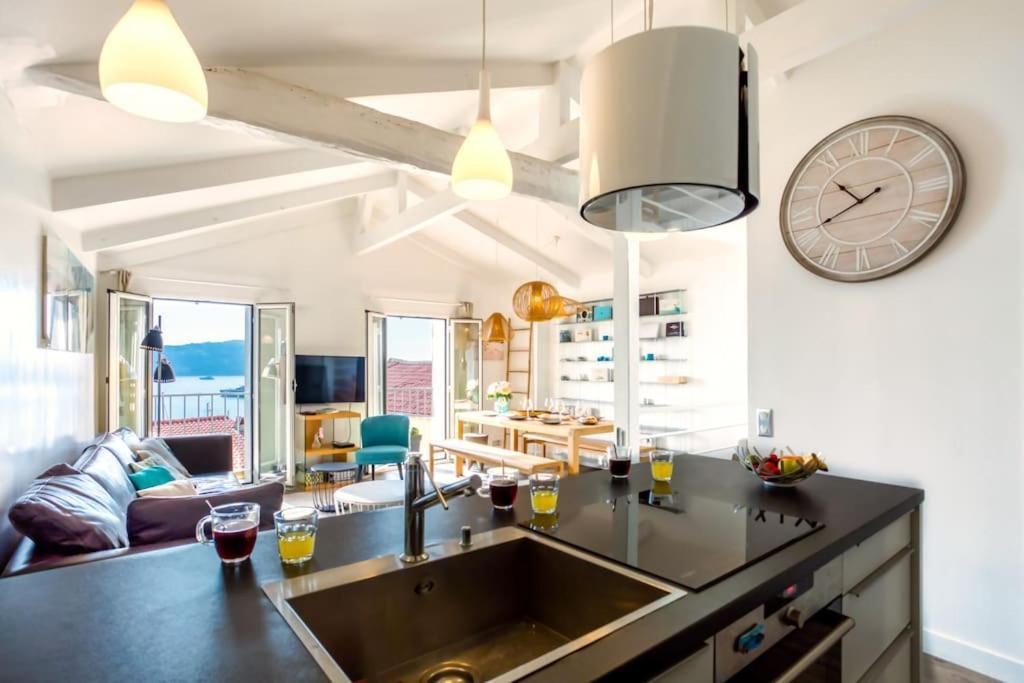 #40 Bright Sea View Suite For 6 2Mins Walk Port & Sea Villefranche-sur-Mer Exteriér fotografie