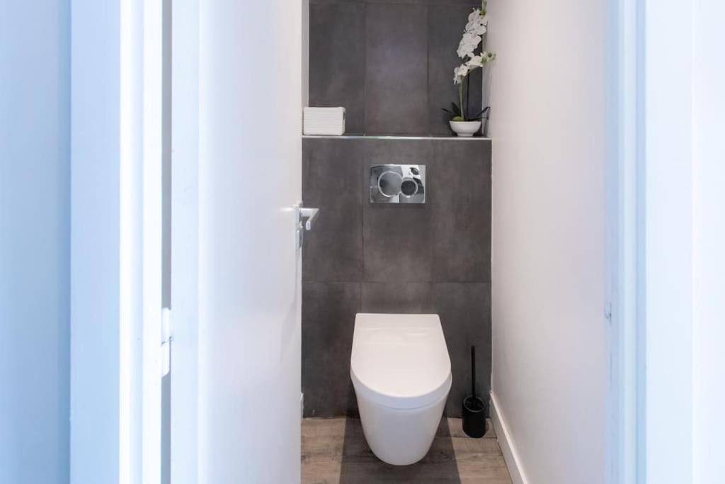 #40 Bright Sea View Suite For 6 2Mins Walk Port & Sea Villefranche-sur-Mer Exteriér fotografie